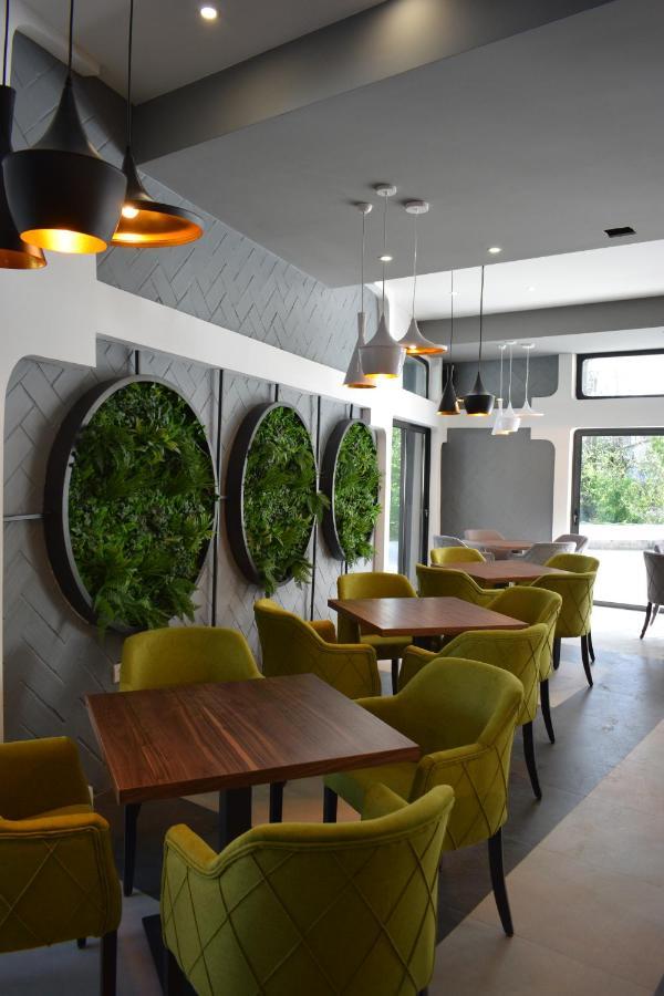 Prenociste Srebrno Jezero Hotel Veliko Gradiste Ngoại thất bức ảnh