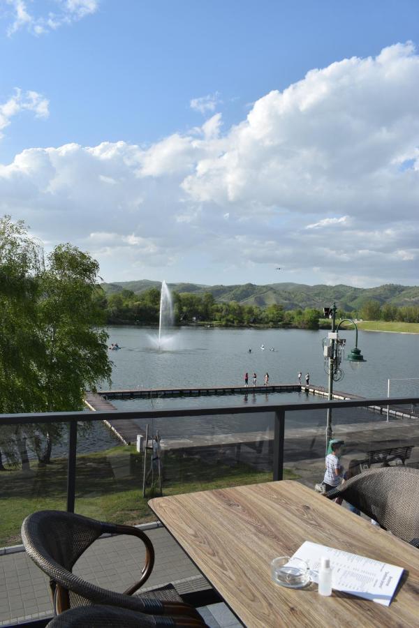 Prenociste Srebrno Jezero Hotel Veliko Gradiste Ngoại thất bức ảnh