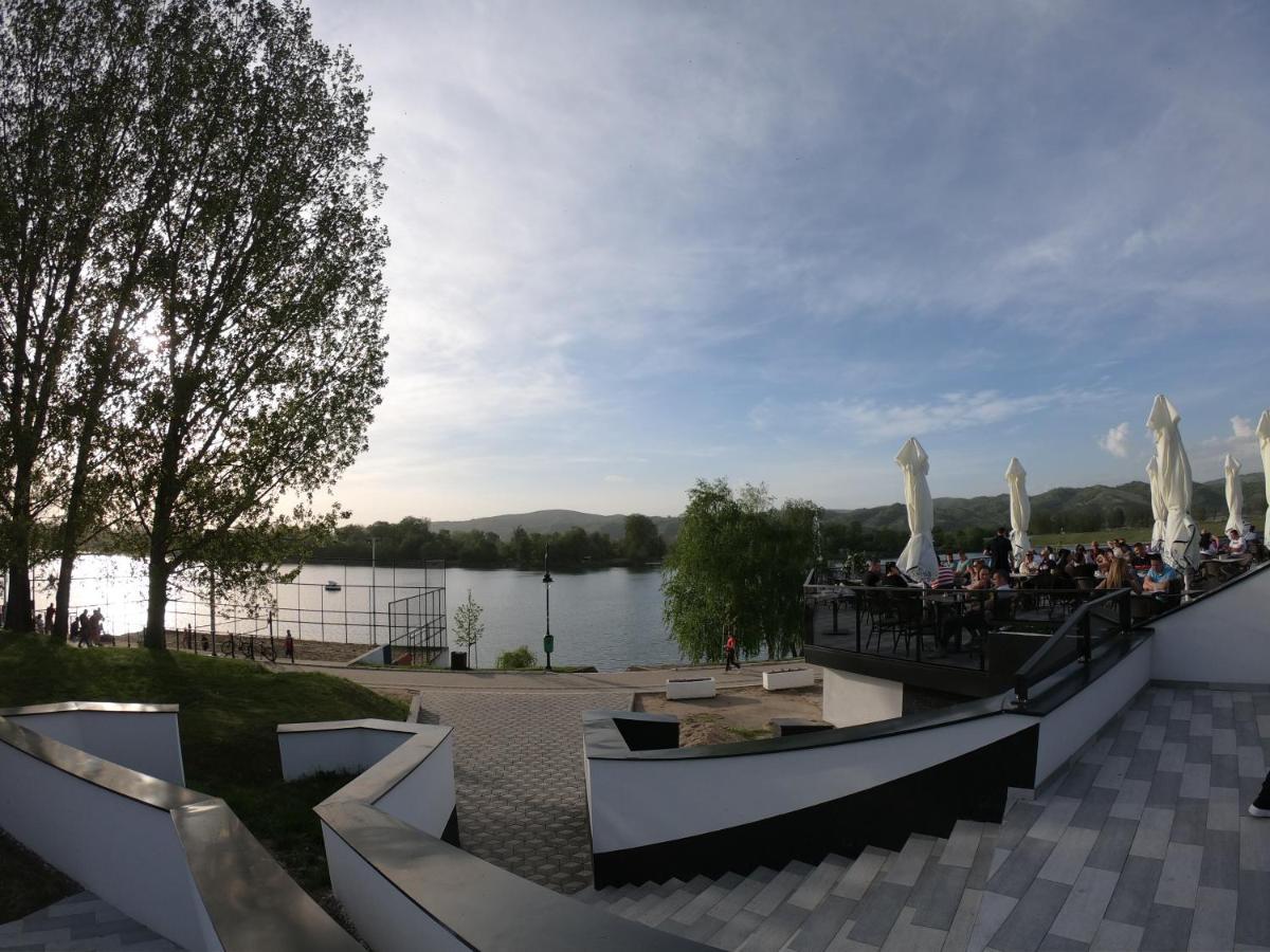 Prenociste Srebrno Jezero Hotel Veliko Gradiste Ngoại thất bức ảnh