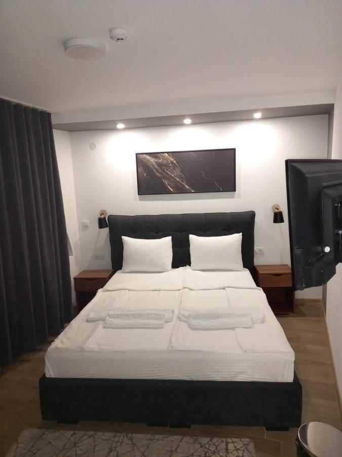 Prenociste Srebrno Jezero Hotel Veliko Gradiste Ngoại thất bức ảnh