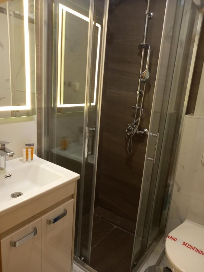 Prenociste Srebrno Jezero Hotel Veliko Gradiste Ngoại thất bức ảnh