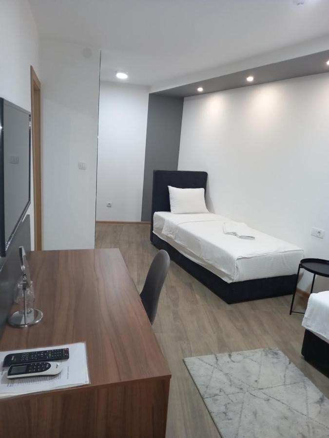 Prenociste Srebrno Jezero Hotel Veliko Gradiste Ngoại thất bức ảnh