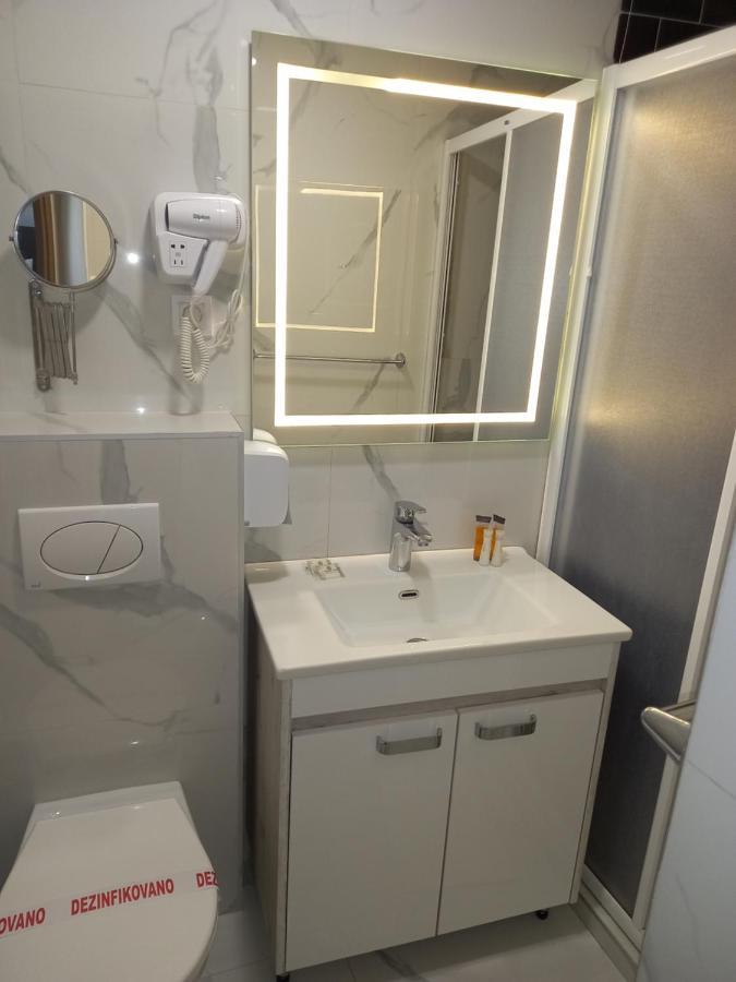 Prenociste Srebrno Jezero Hotel Veliko Gradiste Ngoại thất bức ảnh