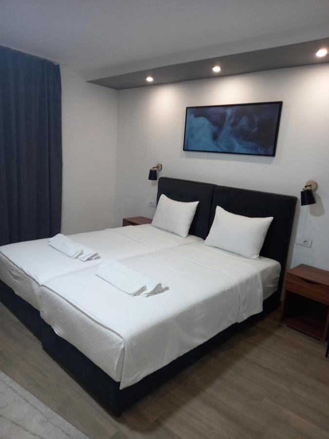 Prenociste Srebrno Jezero Hotel Veliko Gradiste Ngoại thất bức ảnh