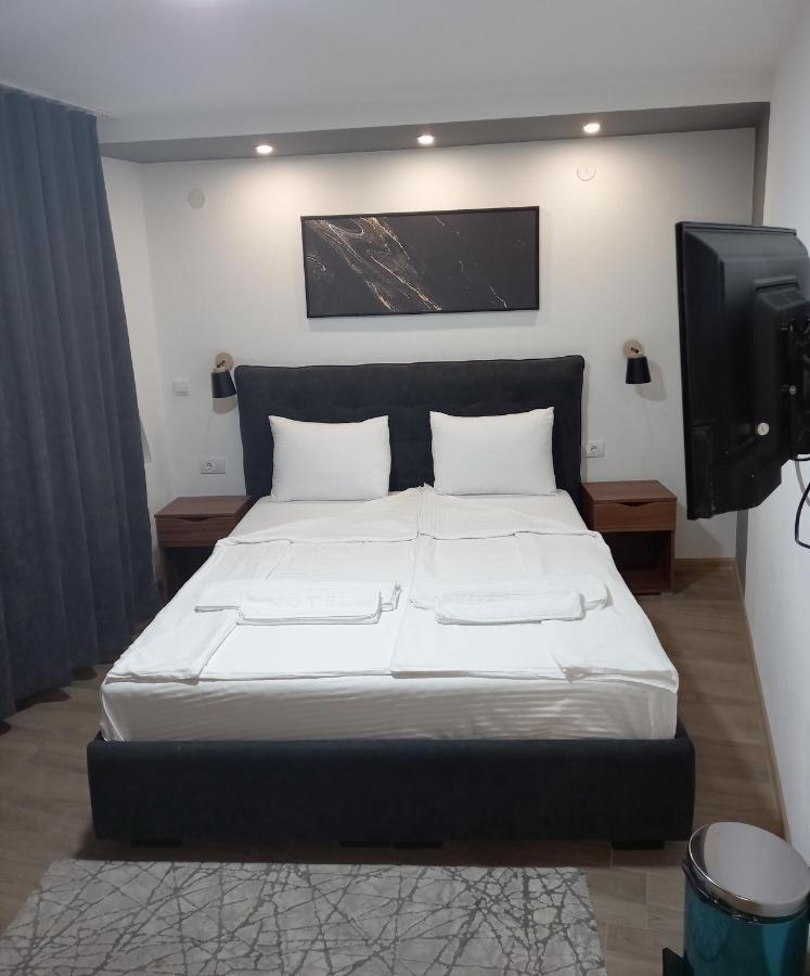 Prenociste Srebrno Jezero Hotel Veliko Gradiste Ngoại thất bức ảnh