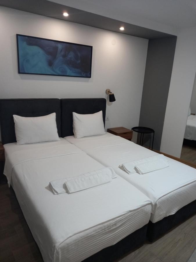 Prenociste Srebrno Jezero Hotel Veliko Gradiste Ngoại thất bức ảnh