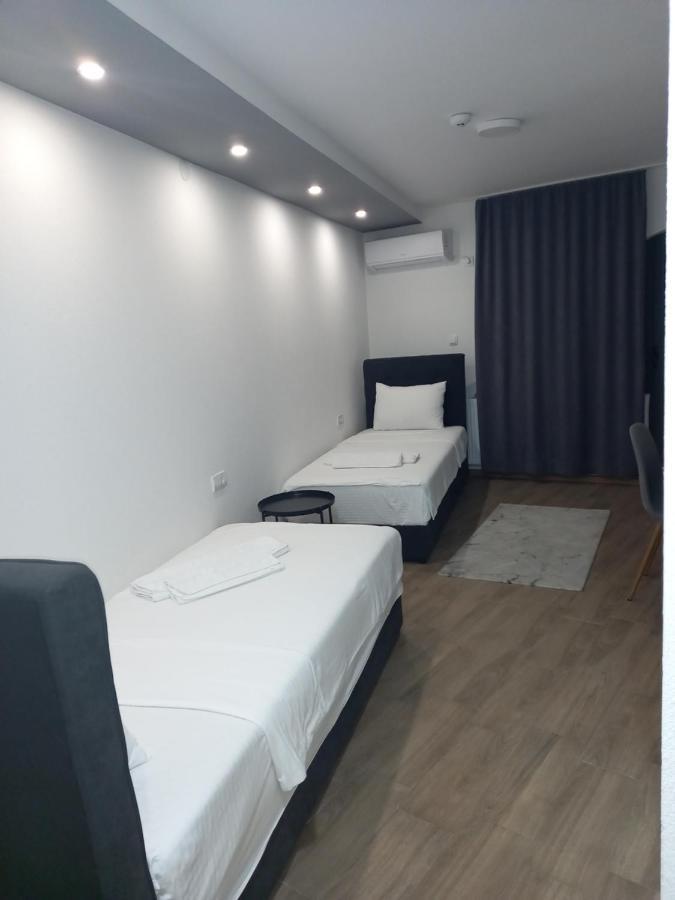 Prenociste Srebrno Jezero Hotel Veliko Gradiste Ngoại thất bức ảnh